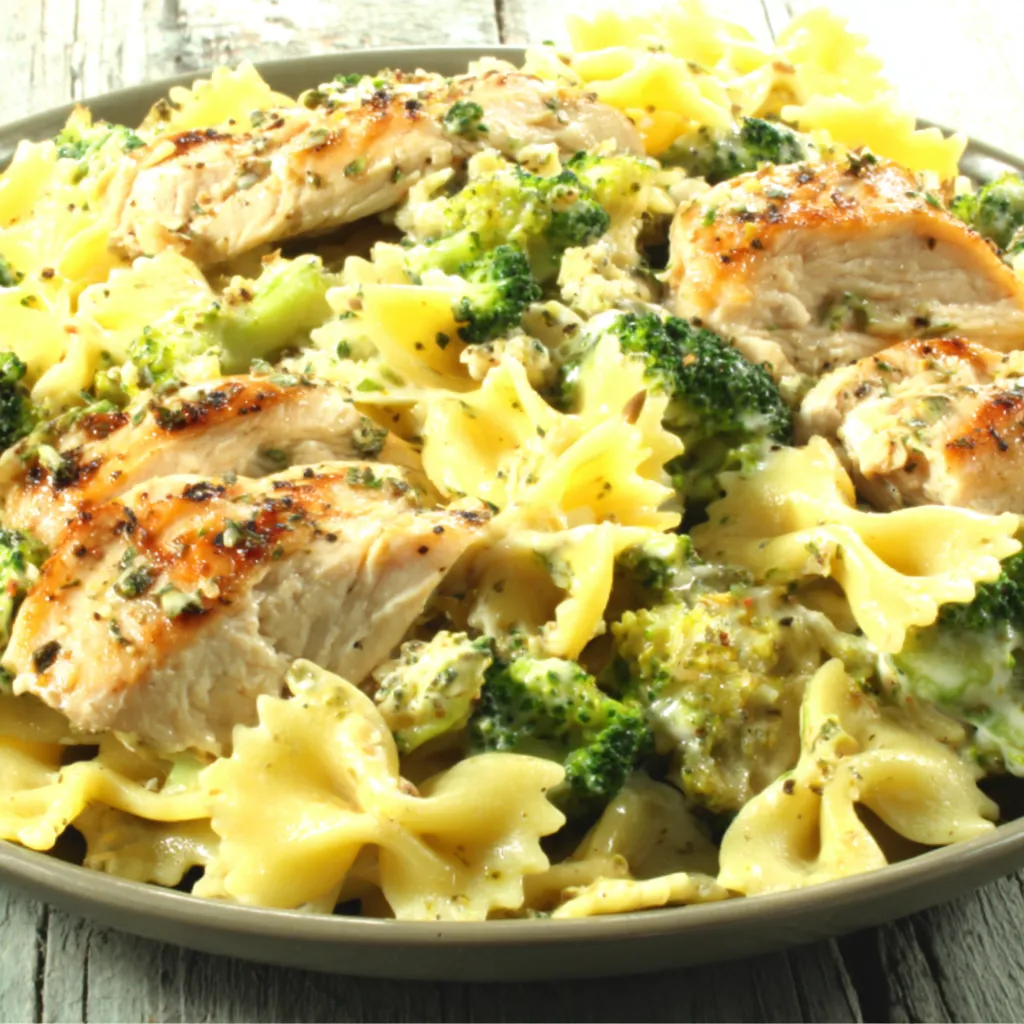 ROTISSERIE CHICKEN BROCCOLI PASTA EASY