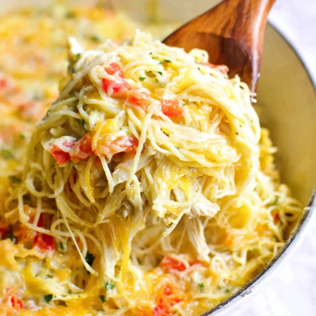 SOULFUL SOUTHERN CHEESY CHICKEN SPAGHETTI
