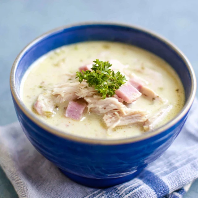 YOUR NEW FAVORITE CHICKEN CORDON BLEU SOUP