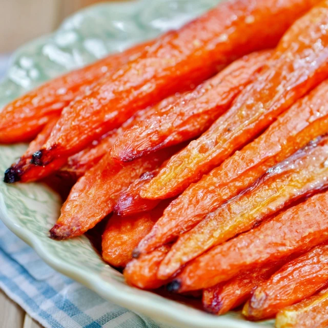ADDICTING BROWN SUGAR GLAZED CARROTS